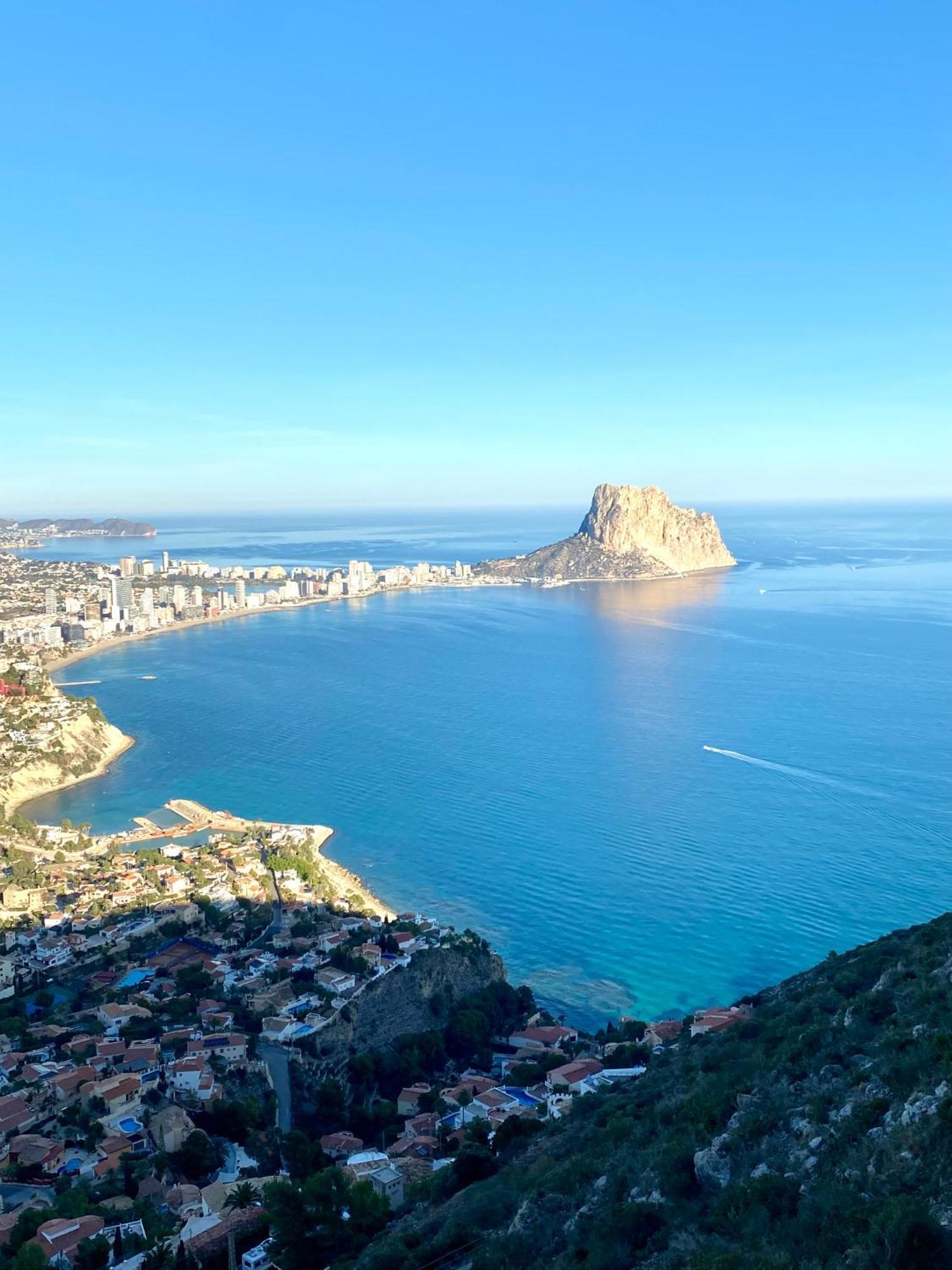 Natalie Calpe Sun 100M To The Beach Center Bagian luar foto