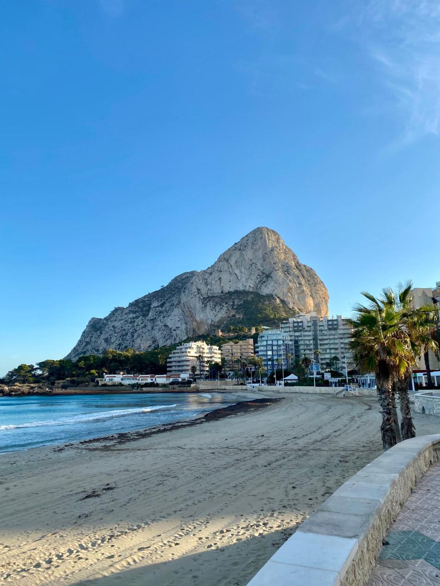 Natalie Calpe Sun 100M To The Beach Center Bagian luar foto