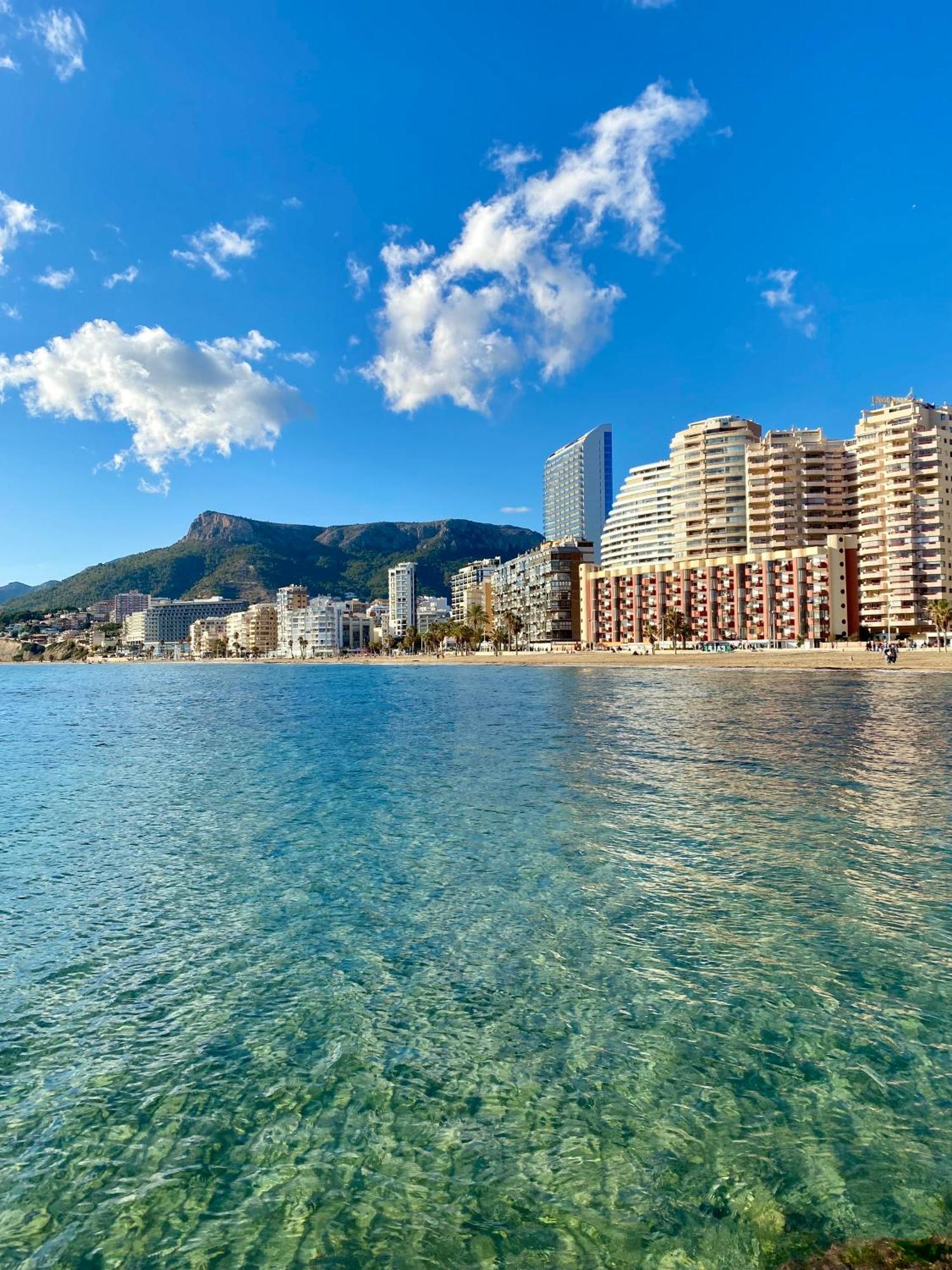 Natalie Calpe Sun 100M To The Beach Center Bagian luar foto